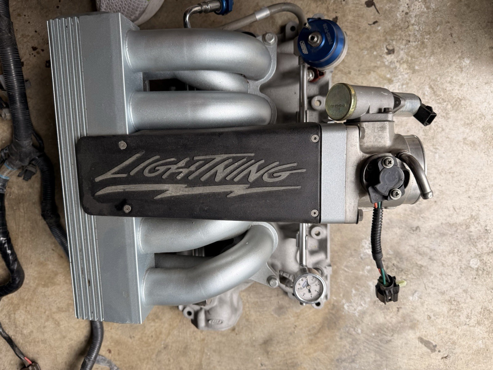 Ford Lightning GT40 Upper and Lower Intake Set