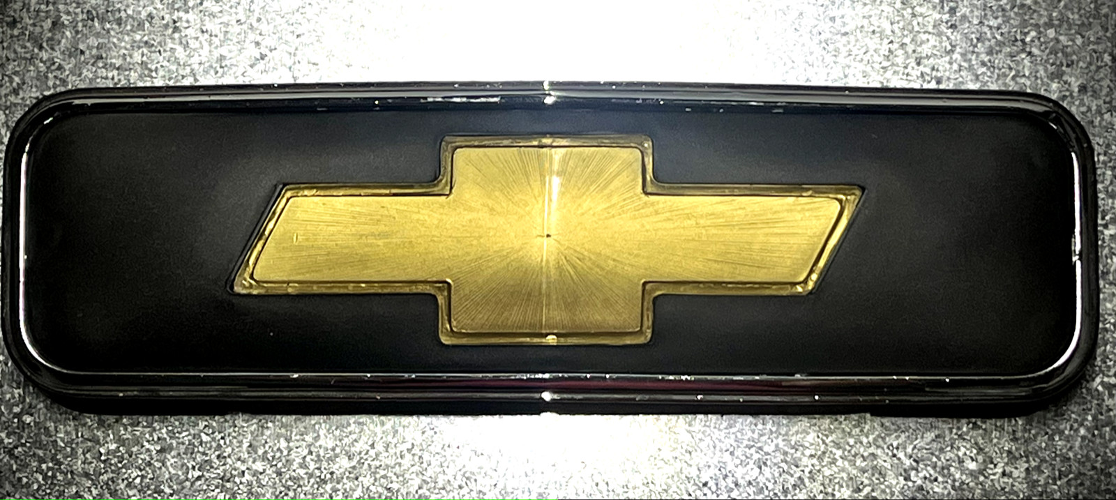 🔥HOT SELLER‼️ 94-98 Mexican Cheyenne Grill Emblem Grey and gold color NEW