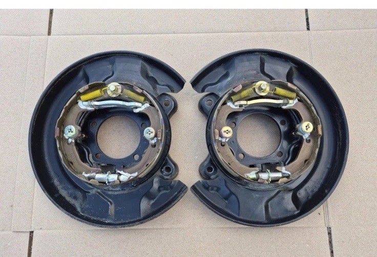 2004-2010 Toyota Sienna Disc Brake Rear Backing Plates Left Right OEM PAIR ✅ 2004-2010 Toyota Sienna Disc Brake Rear Backing Plates Left Right OEM PAIR ✅