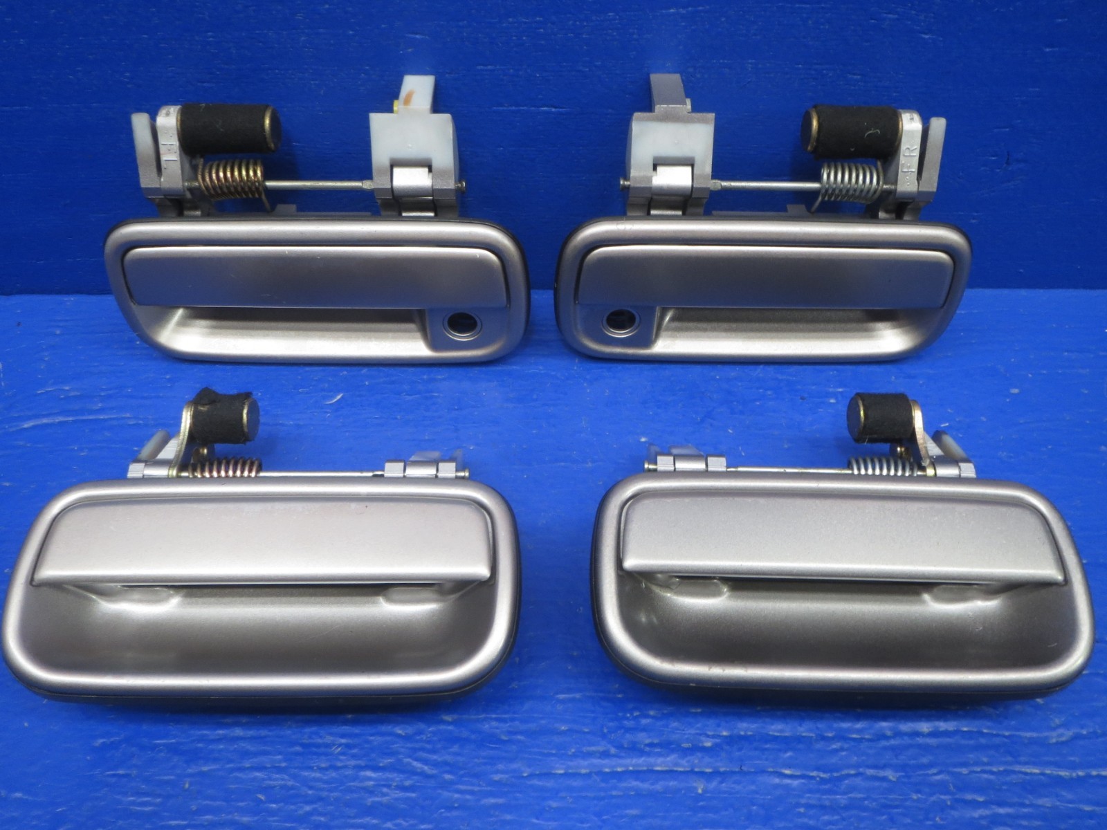MADE IN JAPAN 96-02 TOYOTA 4RUNNER FRONT & REAR, LH & RH DOOR HANDLE W/BOLTS. b4 MADE IN JAPAN 96-02 TOYOTA 4RUNNER FRONT & REAR, LH & RH DOOR HANDLE W/BOLTS. b4