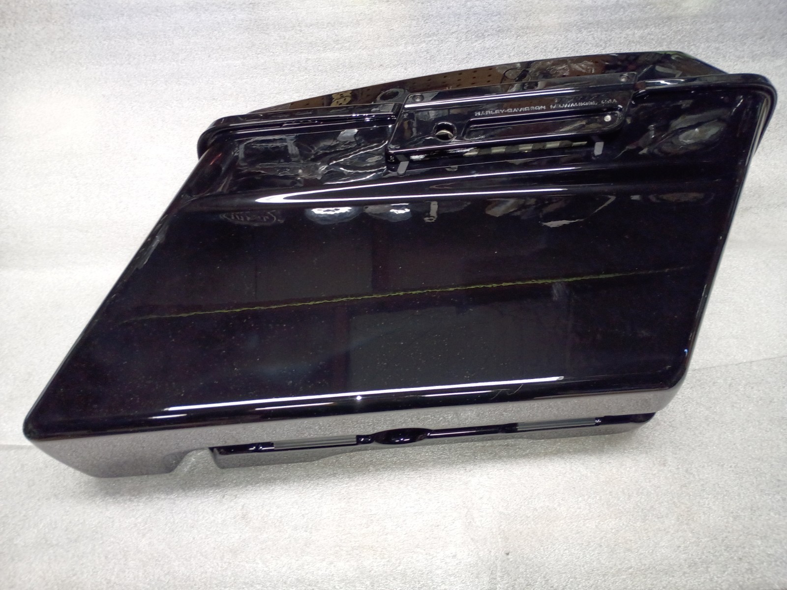  NEW  Harley-Davidson Vivid Black Saddlebag 2014 Up Right   Special 90828-06DH 