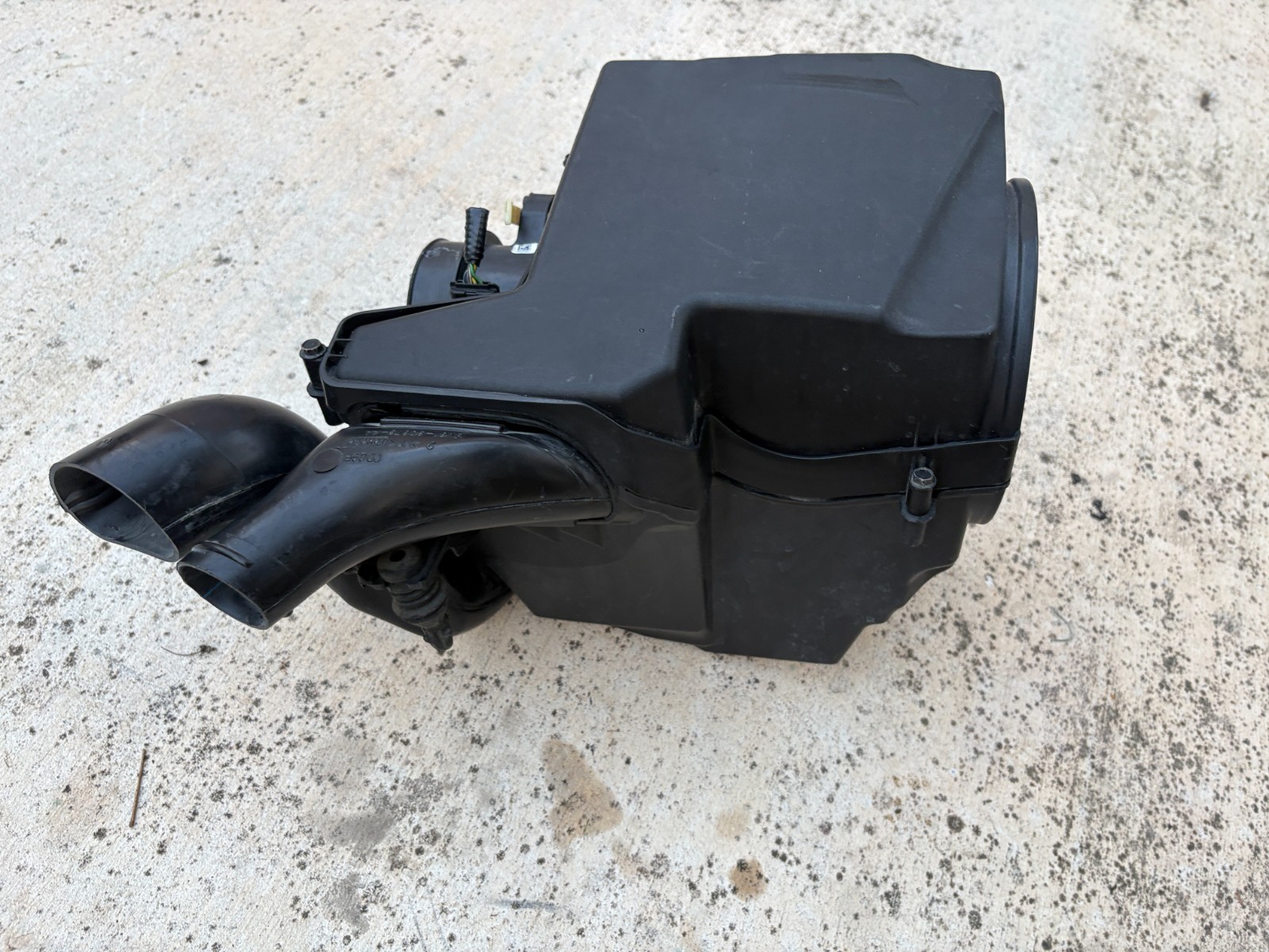2012-2018 Ford Focus 2.0L FWD Air Cleaner Intake Filter Box Assembly OEM