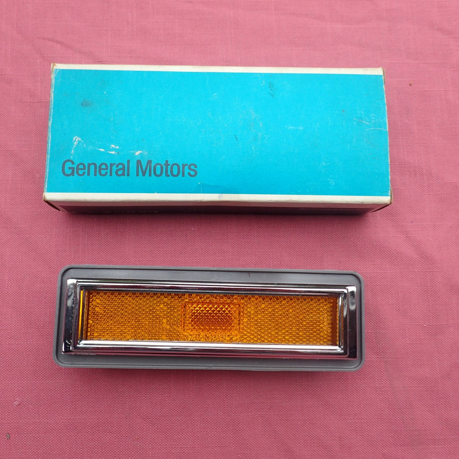 1970-74 GM front side marker light assy, lens and bezel, NOS 897170 Nova Apollo