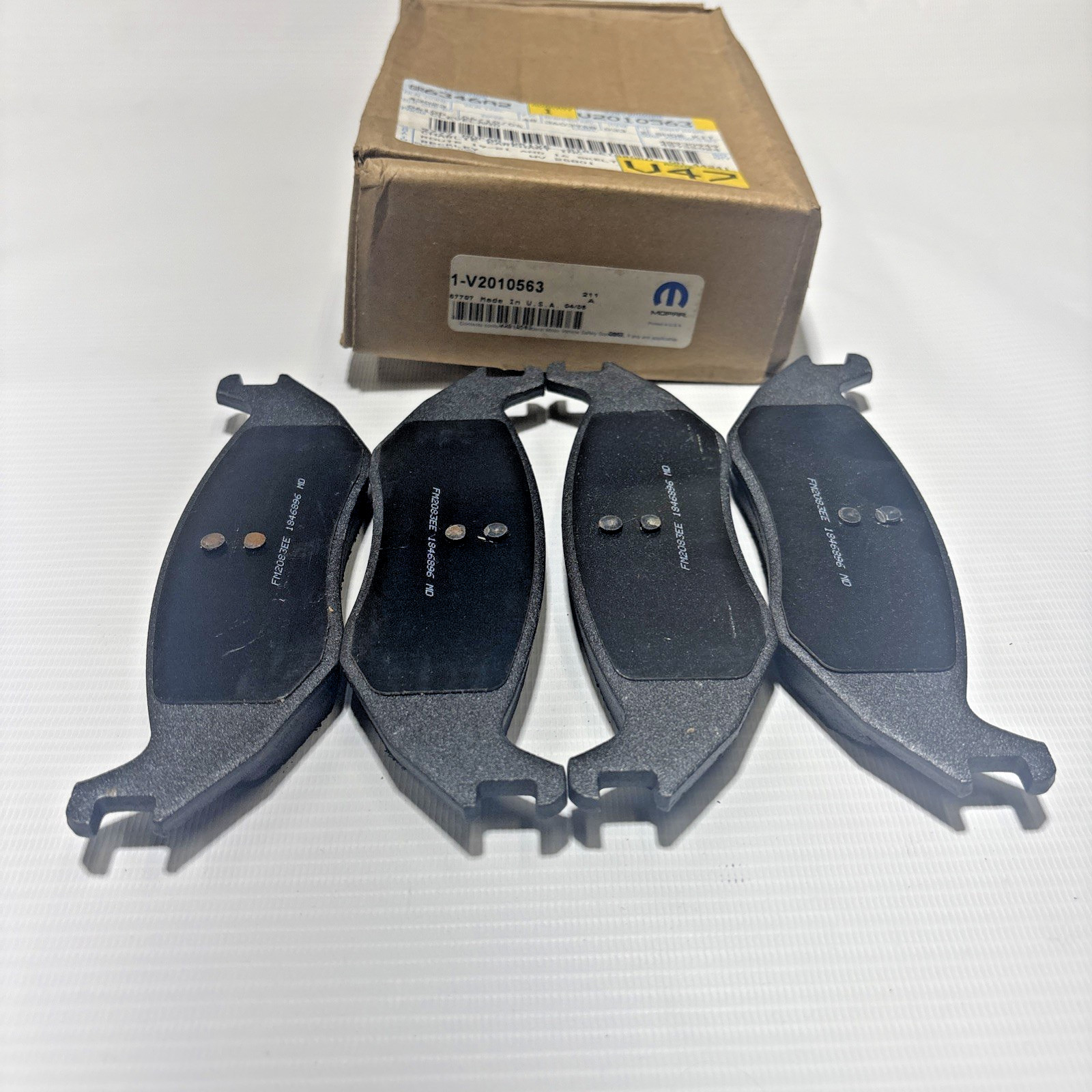 NOS MOPAR V2010563 REAR BRAKE PAD 04-09 Durango/Aspen 02-08 Dodge Ram 1500 NOS MOPAR V2010563 REAR BRAKE PAD 04-09 Durango/Aspen 02-08 Dodge Ram 1500