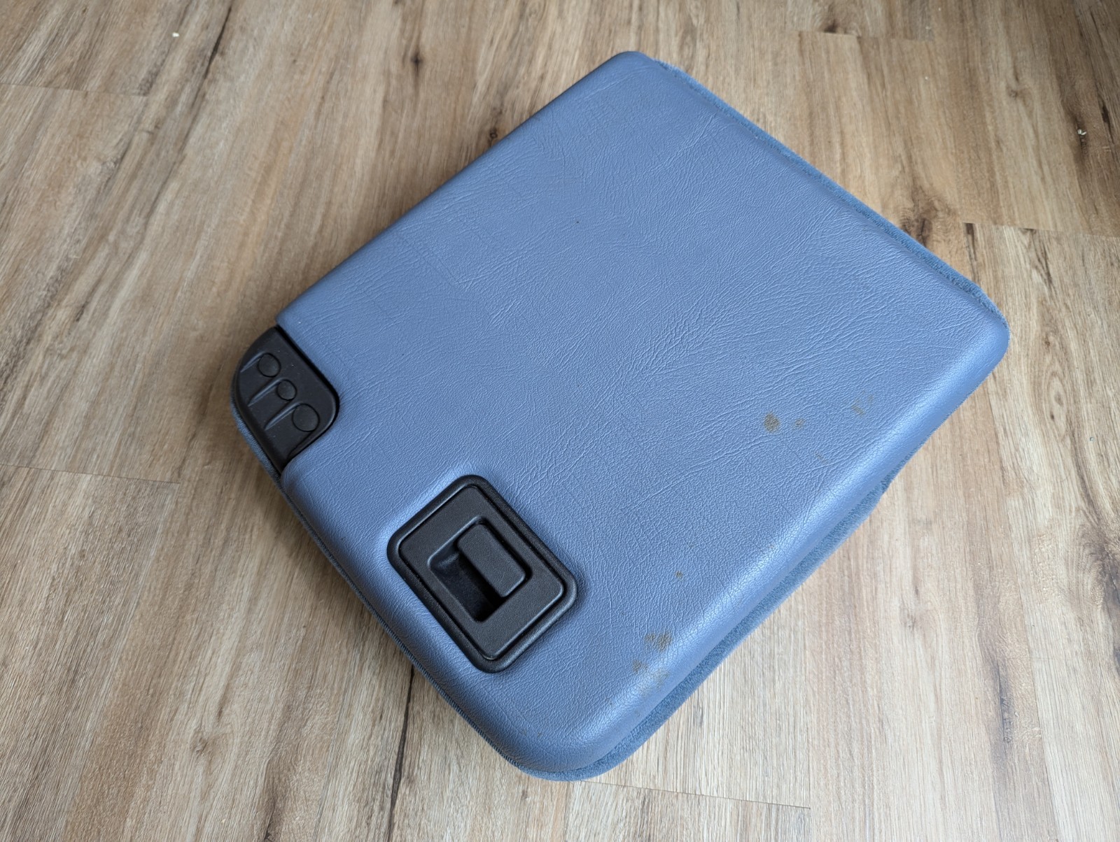 1999-10 Ford f250 f350 Center Console jump seat Storage Armrest BLUE 99 04 OEM 1999-10 Ford f250 f350 Center Console jump seat Storage Armrest BLUE 99 04 OEM