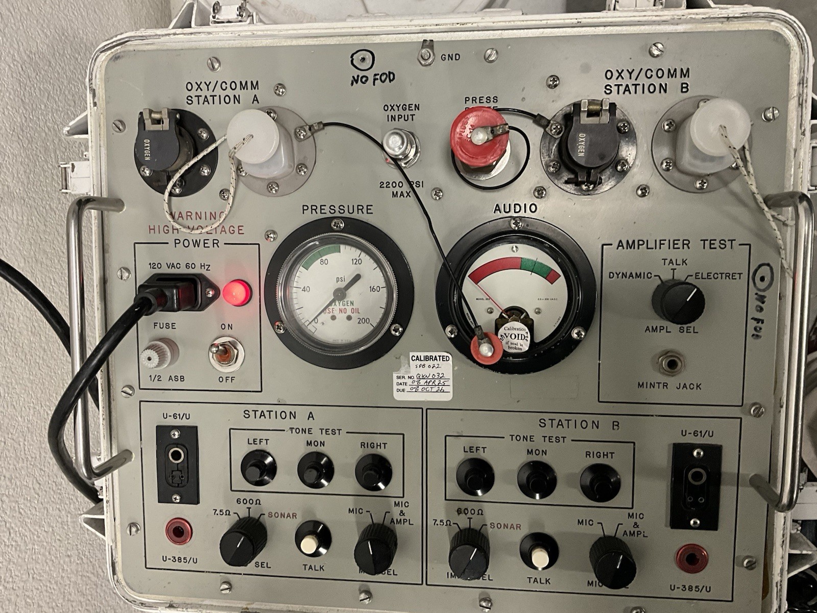 VINTAGE AIRCRAFT TEST SET OXYGEN & HOSE COMMUNICATIONS TTU 489/E POWERS ON