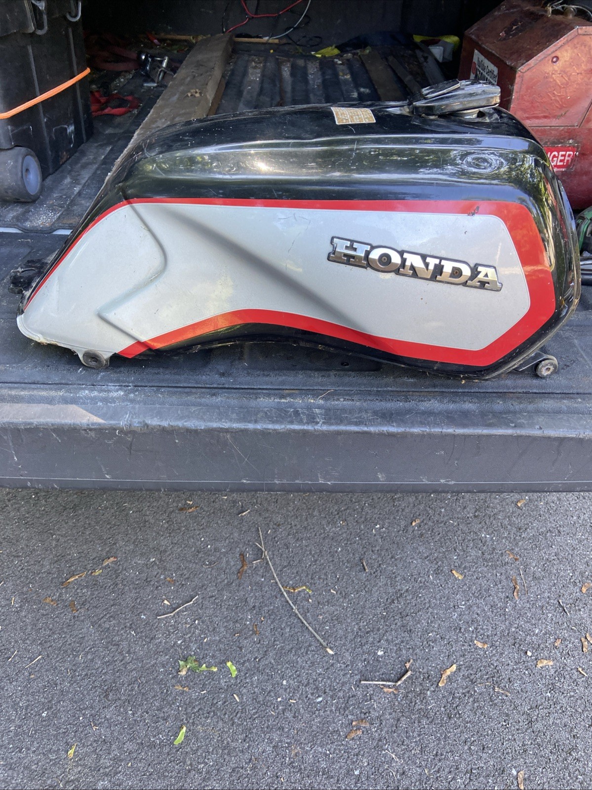 85 Honda VF1100 VF 1100 S V65 Sabre Gas Fuel Petrol Tank 85 Honda VF1100 VF 1100 S V65 Sabre Gas Fuel Petrol Tank