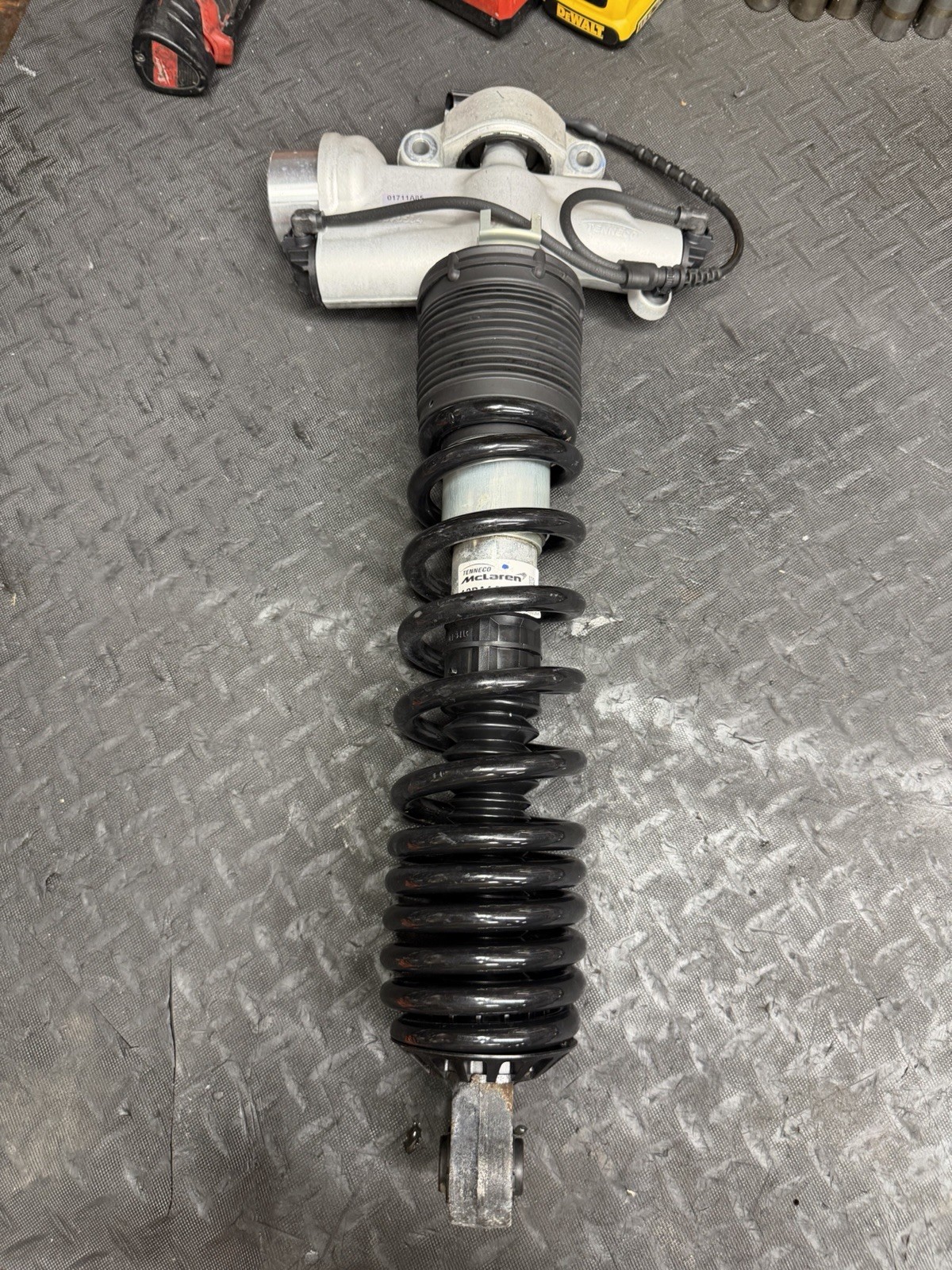 McLaren 570 S  13BA147CP_01 Front Left  LH Shock  Complete Strut Front Axle Lift