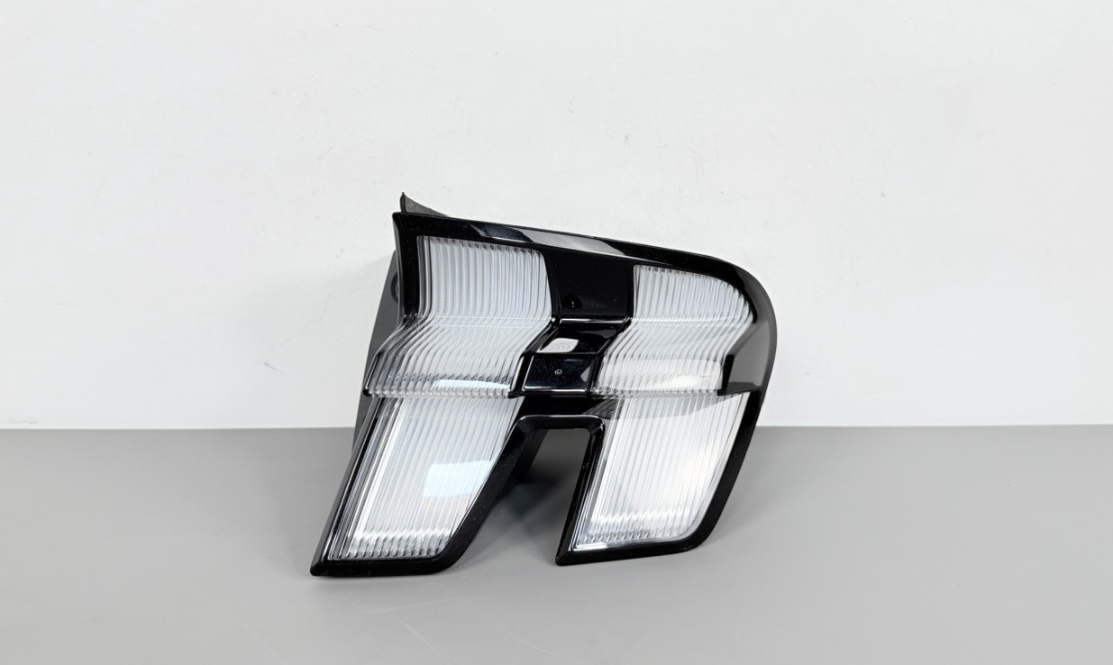 Mint 2024-2025 Ford Mustang Mach-E Right Passenger Taillight RJ8B-13404-AC OEM Mint 2024-2025 Ford Mustang Mach-E Right Passenger Taillight RJ8B-13404-AC OEM