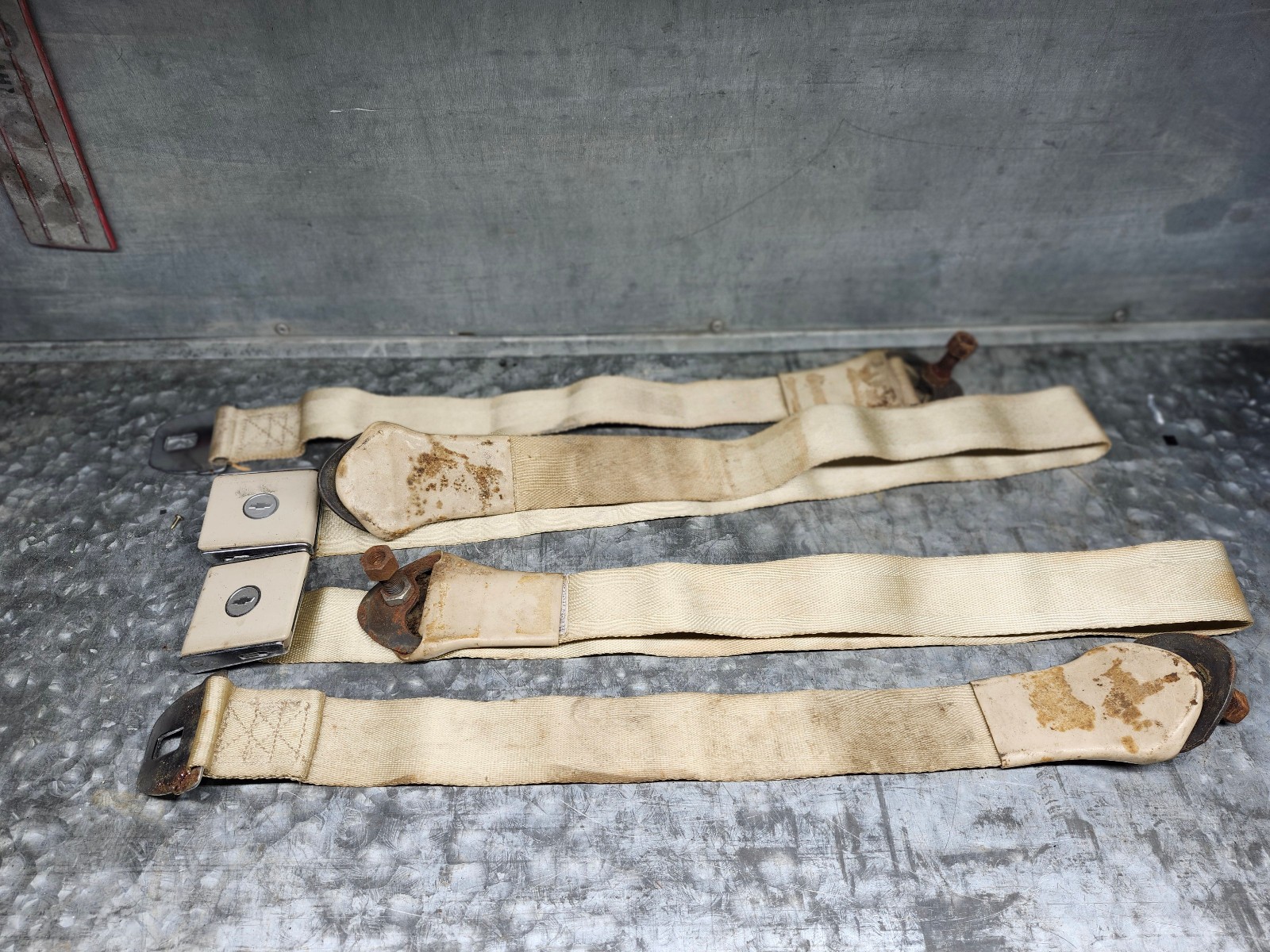 Vintage Chevrolet Seat Belt Buckles IC8000 Irving Air Chute Co. WHITE Vintage Chevrolet Seat Belt Buckles IC8000 Irving Air Chute Co. WHITE