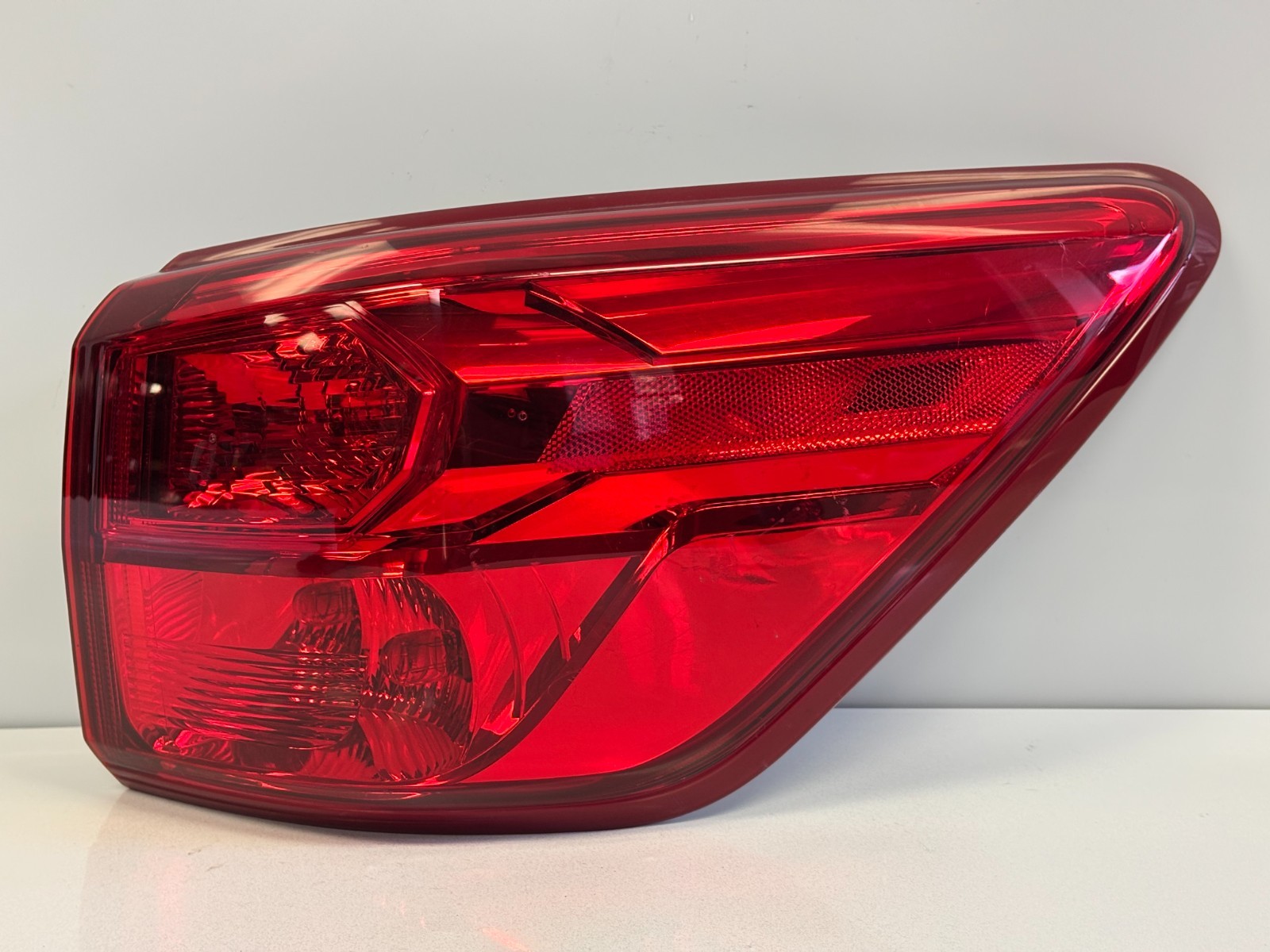 2017-2020 Nissan Pathfinder Passenger Side Outer Tail Light Lamp 26550-9PF0A 2017-2020 Nissan Pathfinder Passenger Side Outer Tail Light Lamp 26550-9PF0A