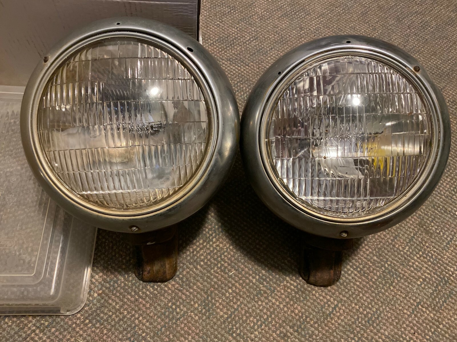 A77 - VINTAGE RAT ROD TOW TRUCK MILITARY TRUCK HUGE CLEAR LIGHTS PAIR, 7
