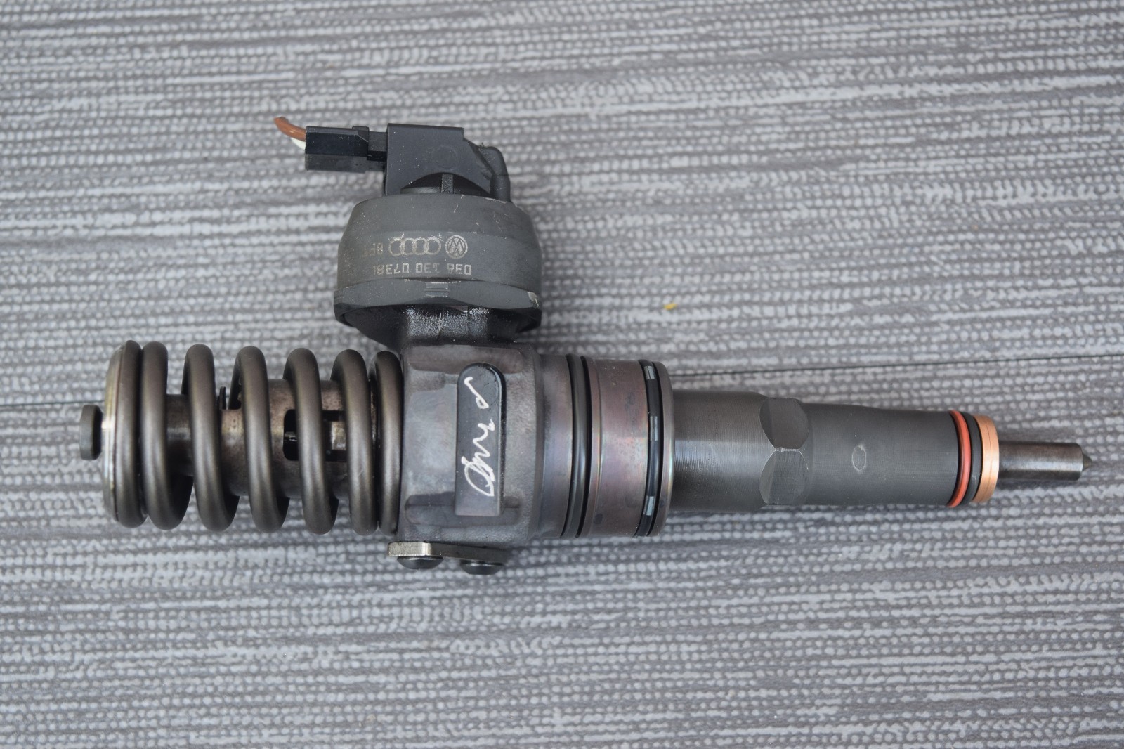 OEM 2004 2005 2006 Volkswagen Golf Jetta Beetle 1.9L TDI BRM BEW Fuel Injector