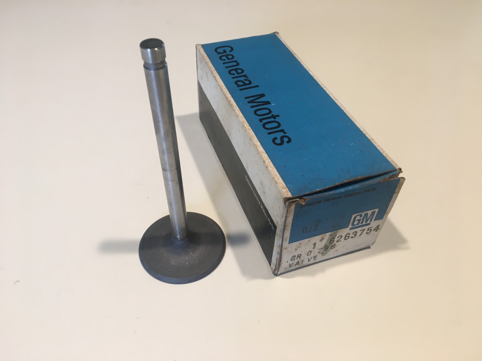 1965-1974 Chevrolet Corvette Big Block V8 Intake Valve 6263754 NOS GM 1965-1974 Chevrolet Corvette Big Block V8 Intake Valve 6263754 NOS GM
