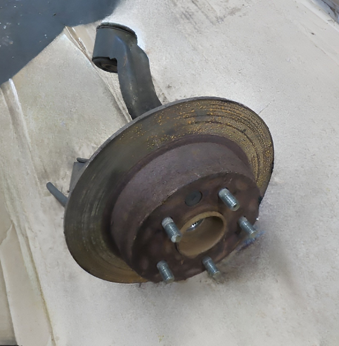 2002-2004 Honda CRV Rear Right Passenger Spindle Knuckle Stub Axle w/o ABS OEM