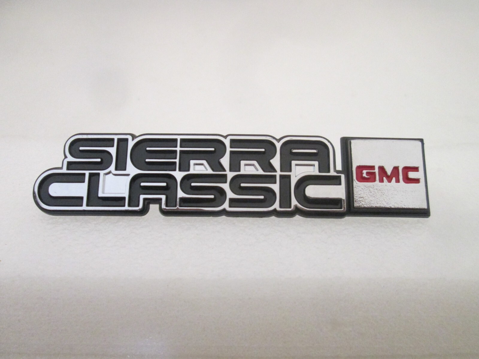 81-87 Sierra Classic Dash Emblem GMC truck 82 83 84 85 86 1981 1987 81-87 Sierra Classic Dash Emblem GMC truck 82 83 84 85 86 1981 1987