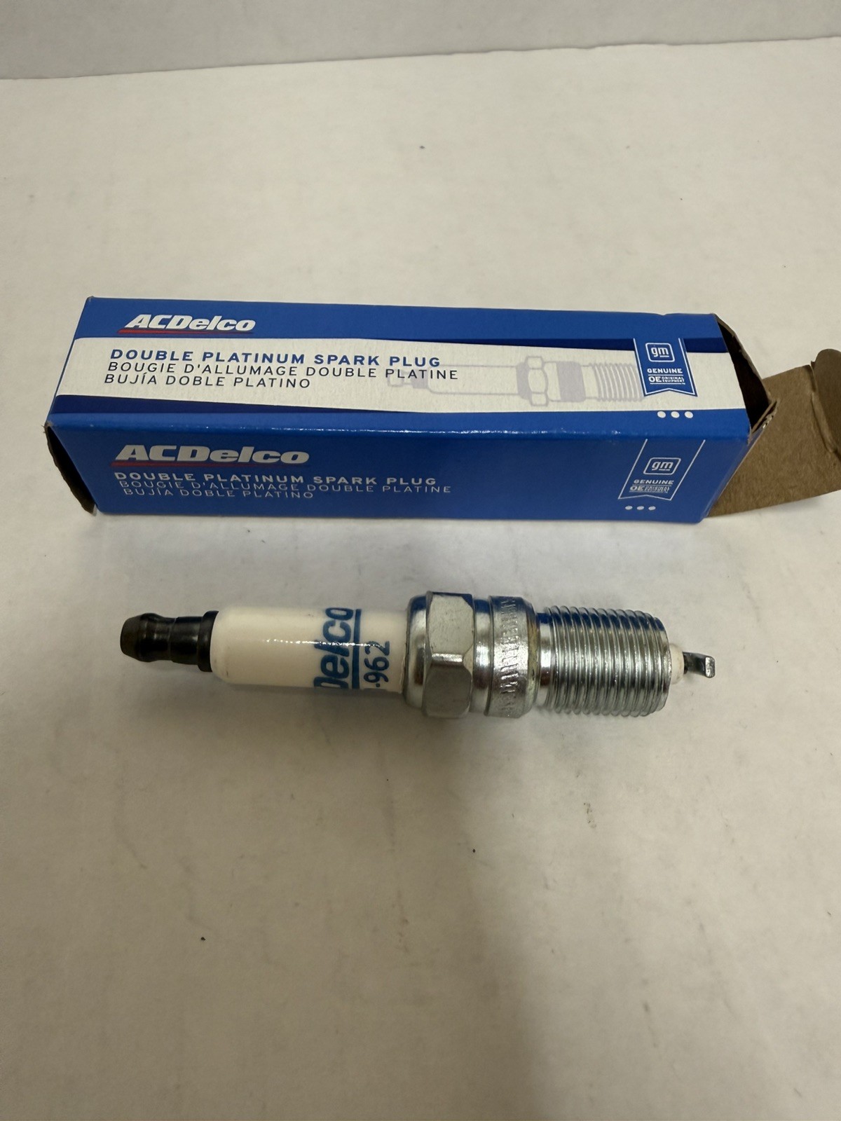 *LOT of 12* Genuine OEM Spark Plug Platinum ACDelco 41-962 GM 19299585 *LOT of 12* Genuine OEM Spark Plug Platinum ACDelco 41-962 GM 19299585