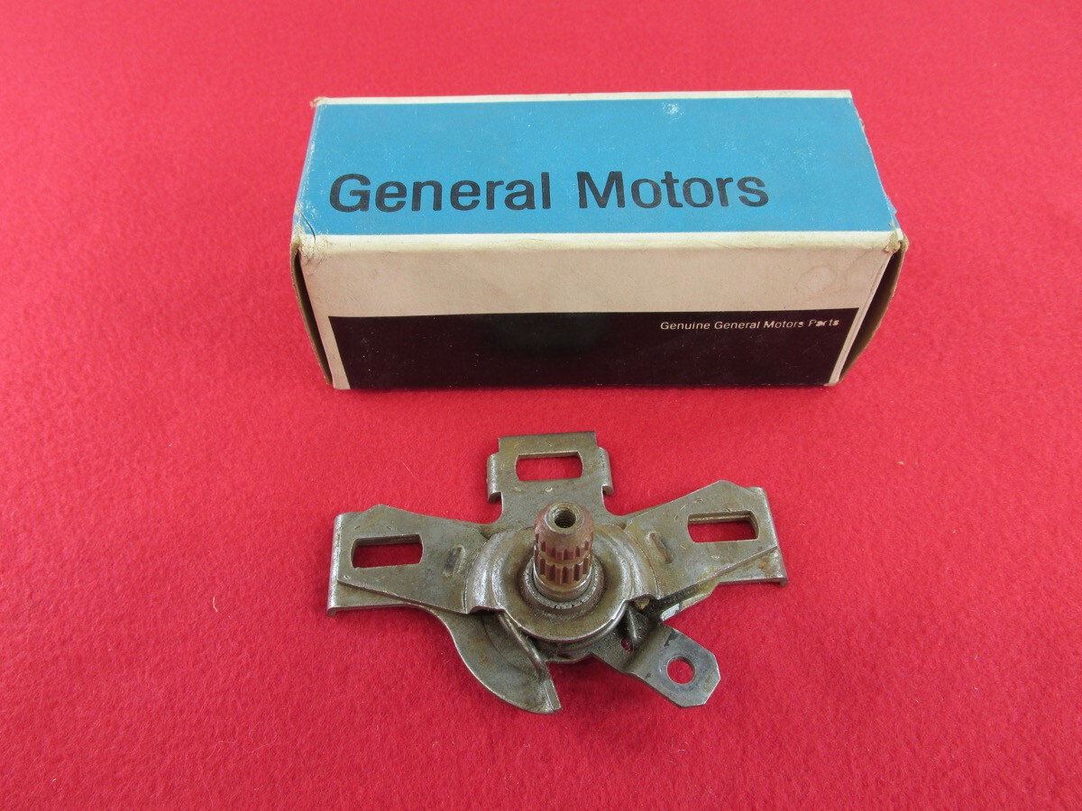 NOS 1959-1964 CHEVY IMPALA RH INNER DOOR HANDLE RELEASE REGULATOR