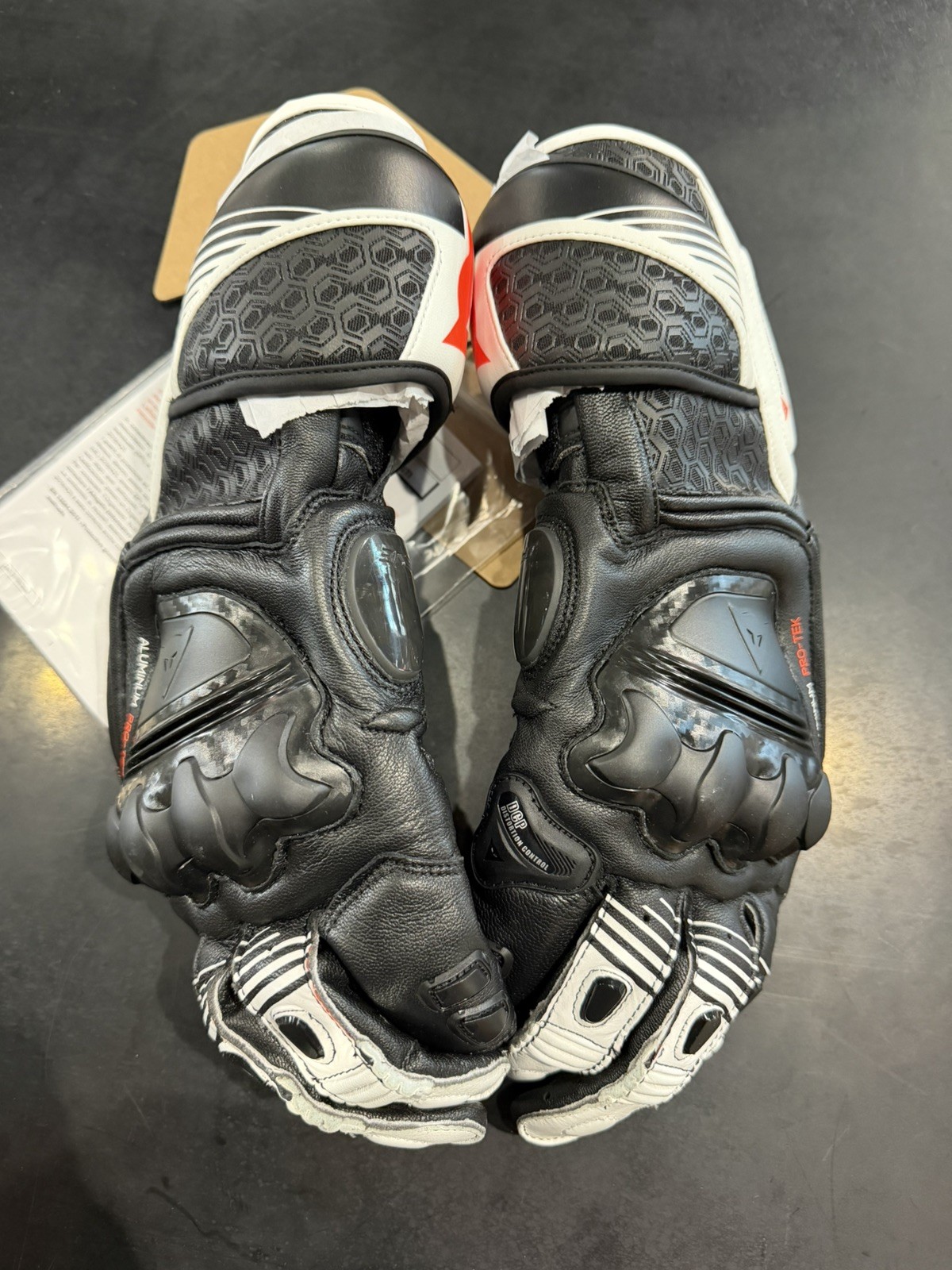 Dainese Fiero Metal Motorcycle Racing Gloves – Size M – Brand New Dainese Fiero Metal Motorcycle Racing Gloves – Size M – Brand New