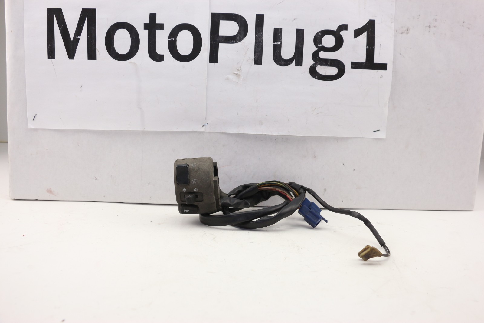 1999 - 2002 Yamaha R6 YZFR6 OEM Left Control Switch Headlight horn switches 1999 - 2002 Yamaha R6 YZFR6 OEM Left Control Switch Headlight horn switches