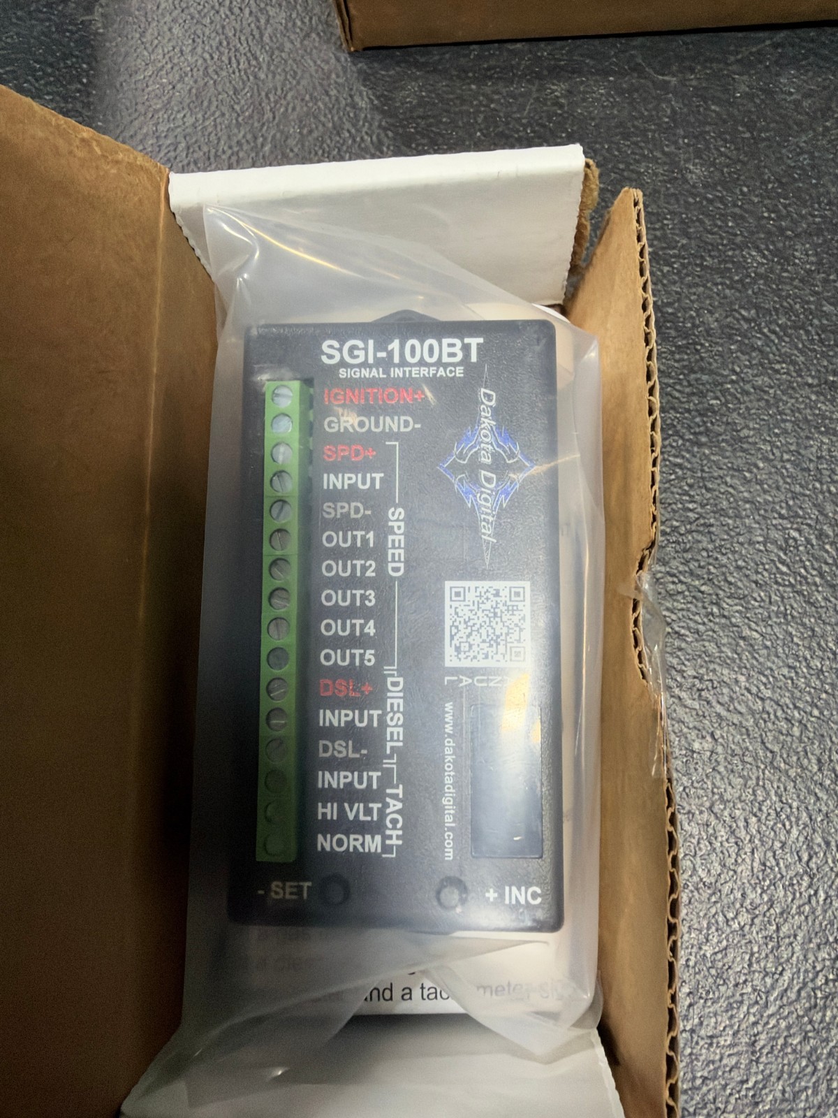 Dakota Digital SGI-100BT Universal Speedometer Tachometer Signal Interface New Dakota Digital SGI-100BT Universal Speedometer Tachometer Signal Interface New