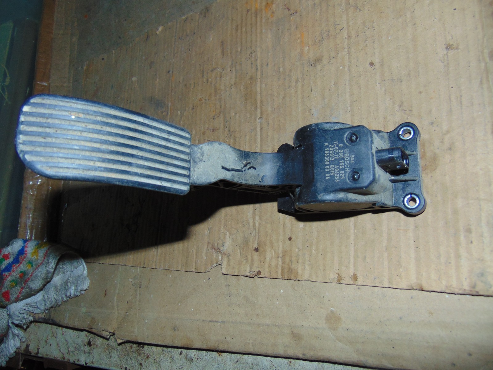 2007-18 MERCEDES DODGE FREIGHTLINER SPRINTER GAS PEDAL ACCELERATOR A9063000304 2007-18 MERCEDES DODGE FREIGHTLINER SPRINTER GAS PEDAL ACCELERATOR A9063000304