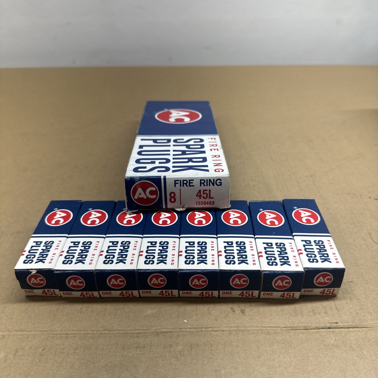 —VINTAGE— 8 NOS AC 45L Spark Plugs Fire Ring 1559483 —VINTAGE— 8 NOS AC 45L Spark Plugs Fire Ring 1559483