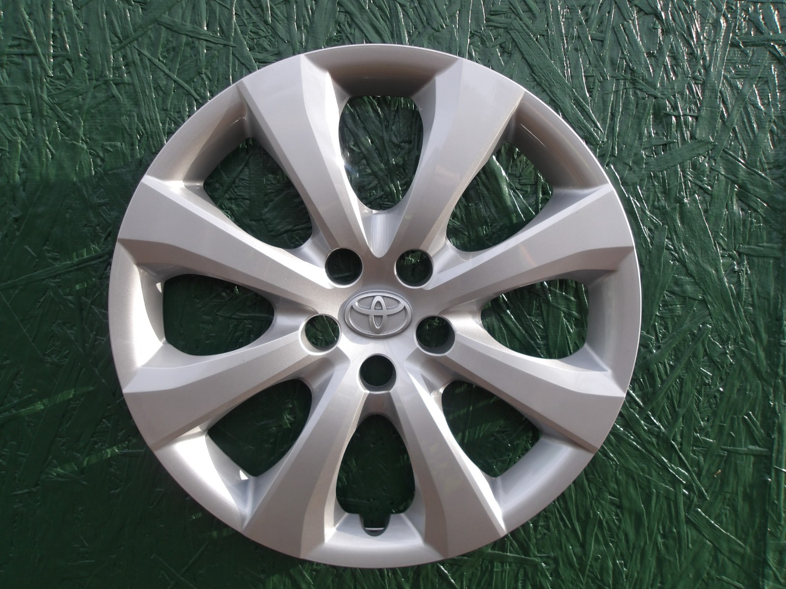 NEW TOYOTA COROLLA HUBCAP WHEEL COVER  61191 FACTORY 2020 TO 2024 ORIGINAL 16\'\'