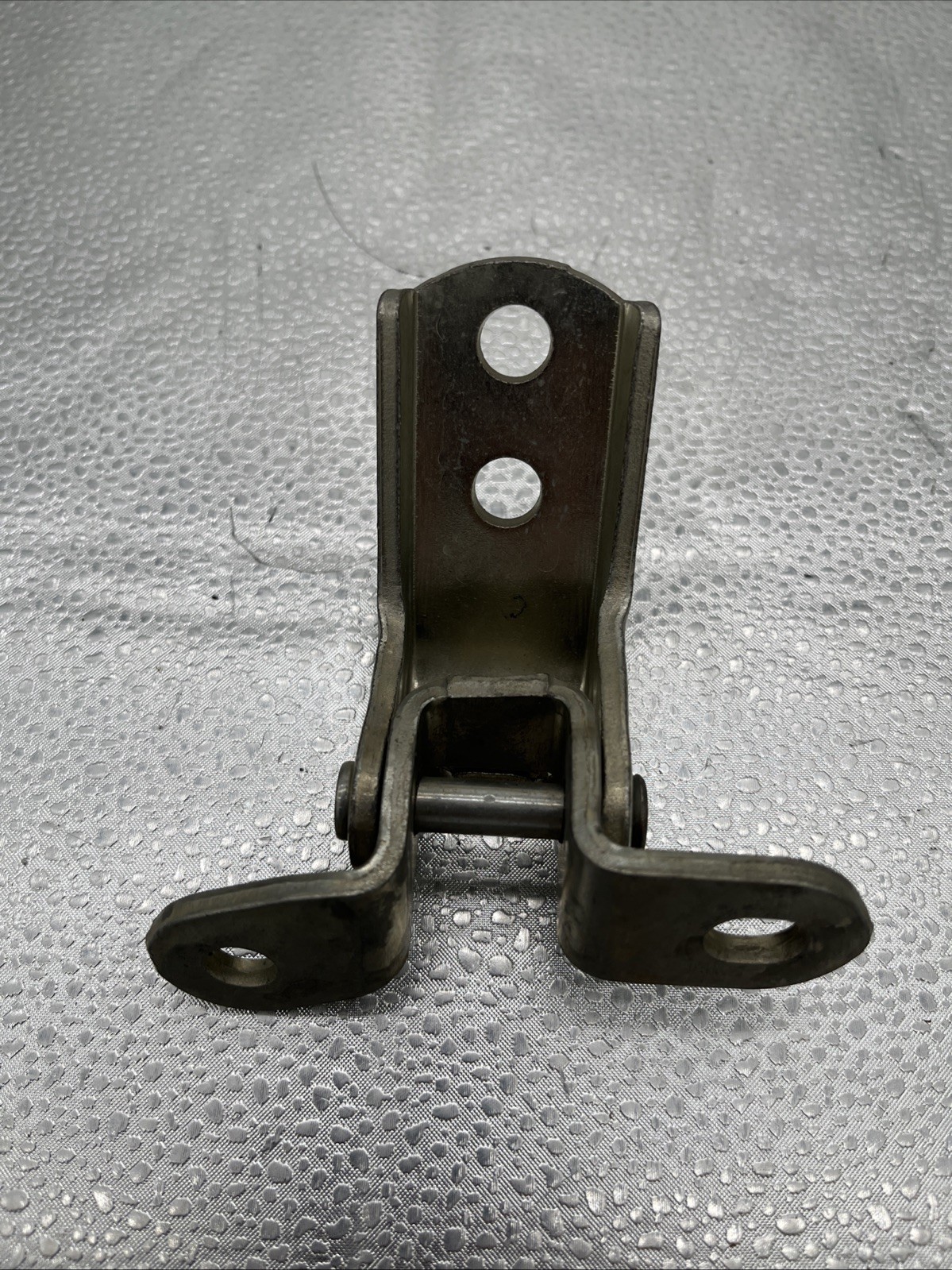 1993 - 1997 Chevrolet Prizm Front Door Upper Hinge General Motors OEM 94852022 1993 - 1997 Chevrolet Prizm Front Door Upper Hinge General Motors OEM 94852022