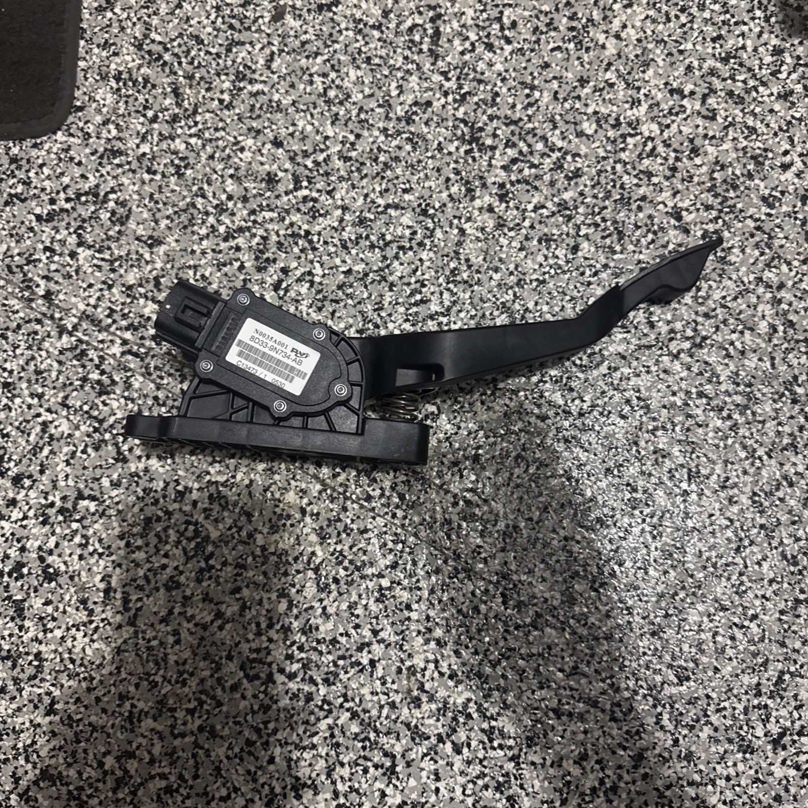 New OEM Aston Martin V8 V12 Vantage Accelerator Gas Pedal 8D33-9N734-AB New OEM Aston Martin V8 V12 Vantage Accelerator Gas Pedal 8D33-9N734-AB