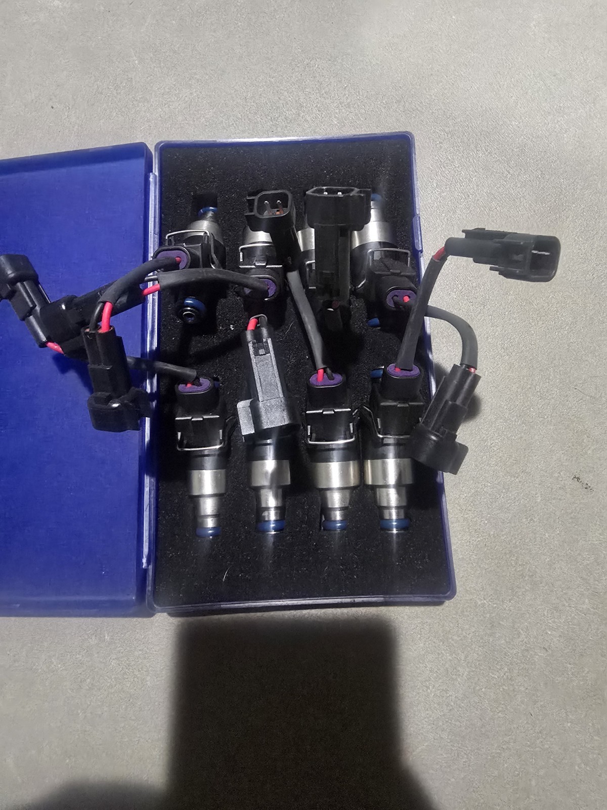 Holly/Bosch 42 LB/HR 440cc High Performance Fuel Injectors Set of 8 Holly/Bosch 42 LB/HR 440cc High Performance Fuel Injectors Set of 8