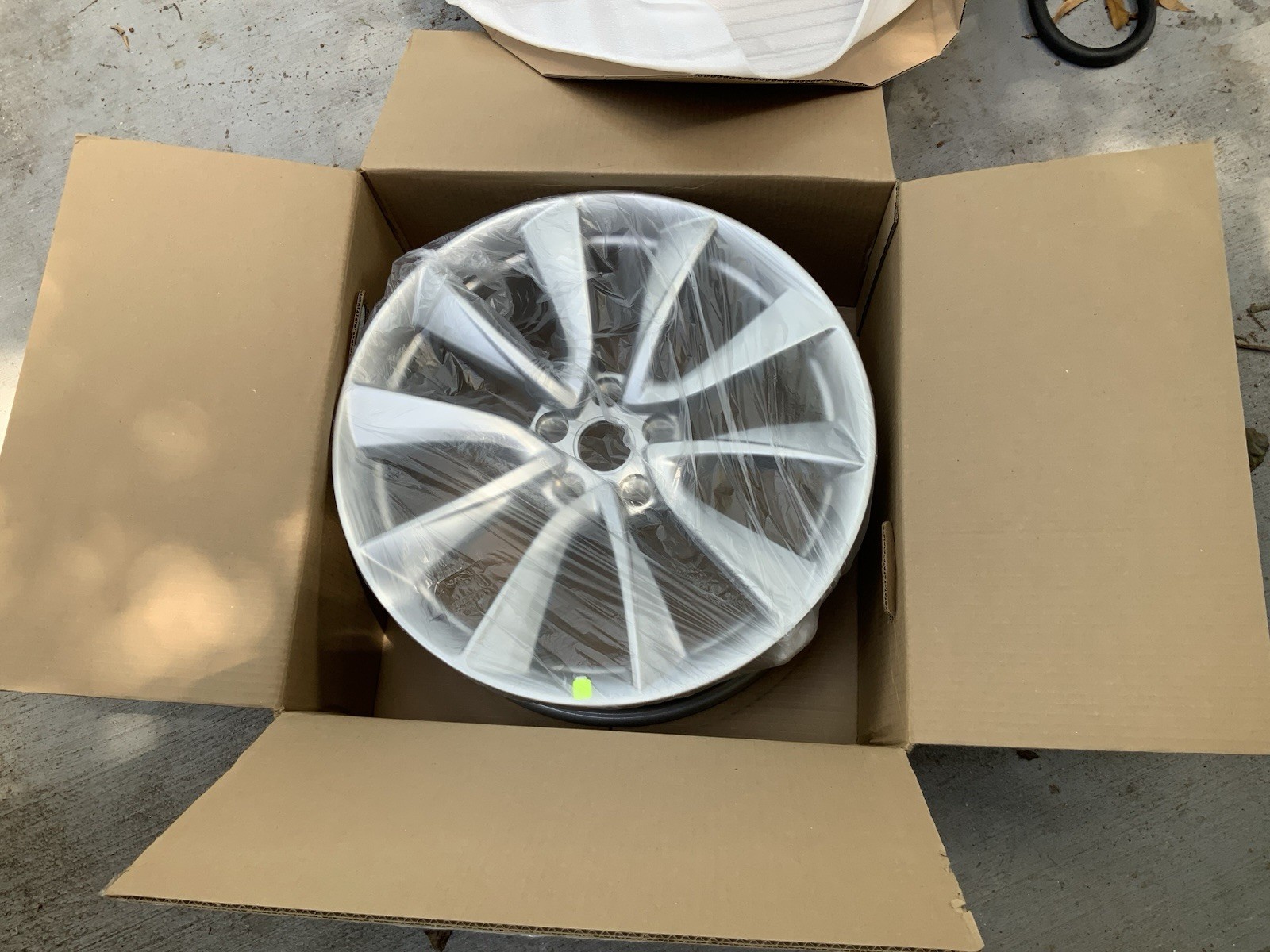 Genuine OEM New Tesla MODEL 3 ORIGINAL TESLA WHEEL TYPE SPORT 19