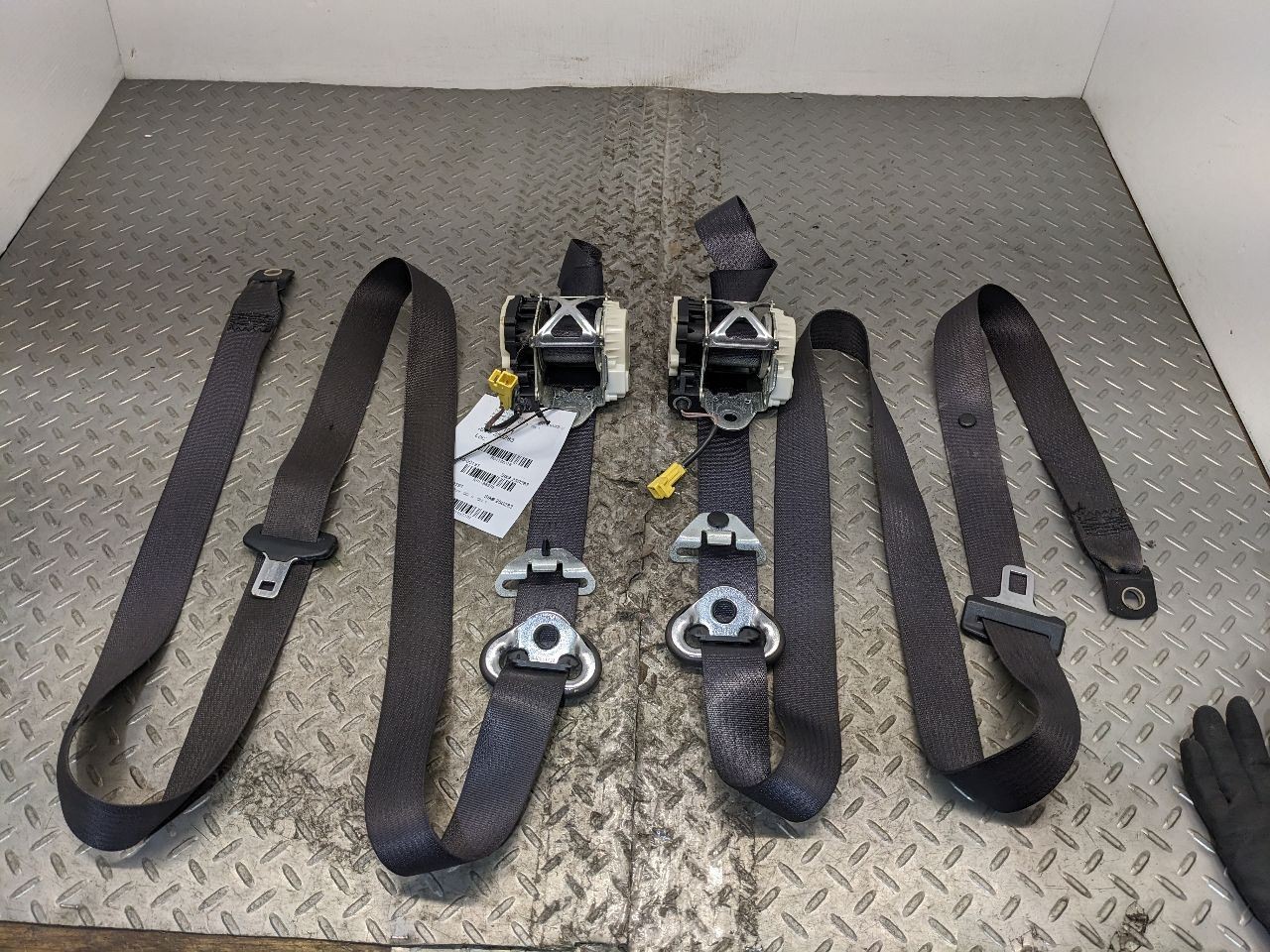 10-11 Chevrolet Camaro Front Seatbelt Seat Belt Retractor Pair Left & Ri 118