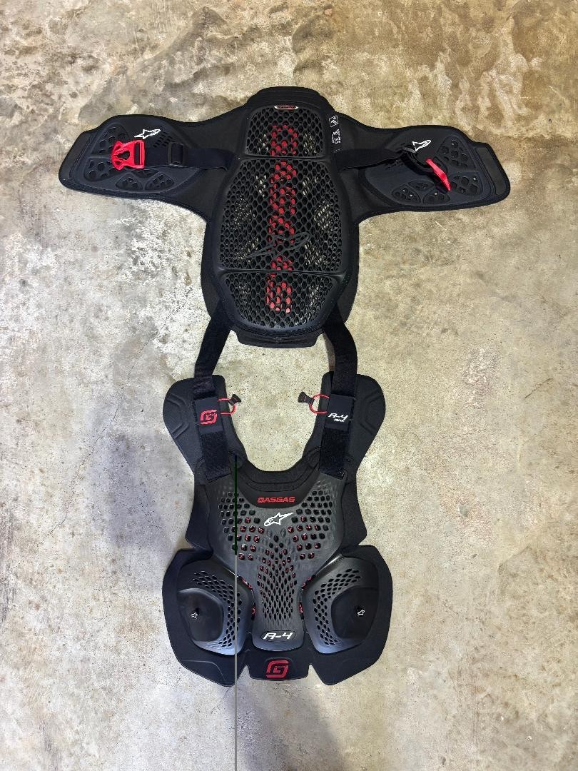 Alpinestars Adult A-4 Max MX Chest Protector Black Medium/Large USED Alpinestars Adult A-4 Max MX Chest Protector Black Medium/Large USED