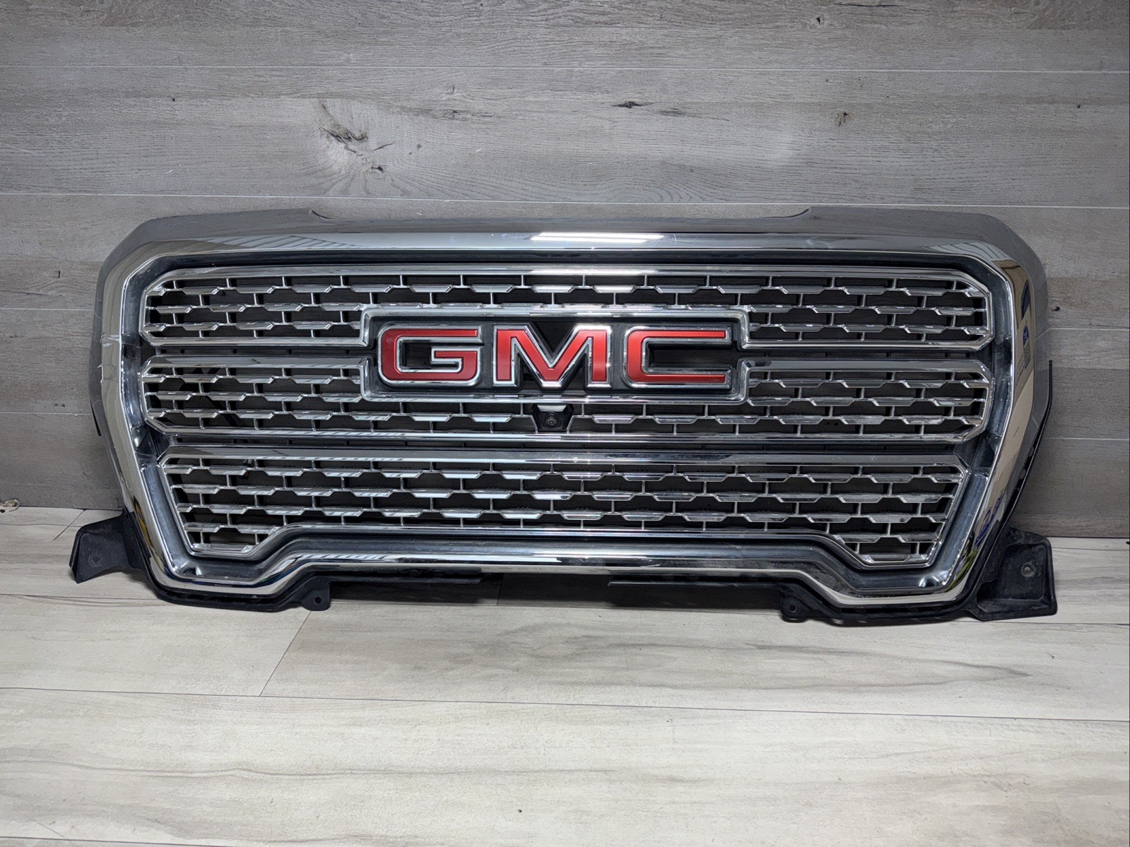 2019 2020 2021 GMC Sierra 1500 Grill w/ Camera Used Oem 84699827