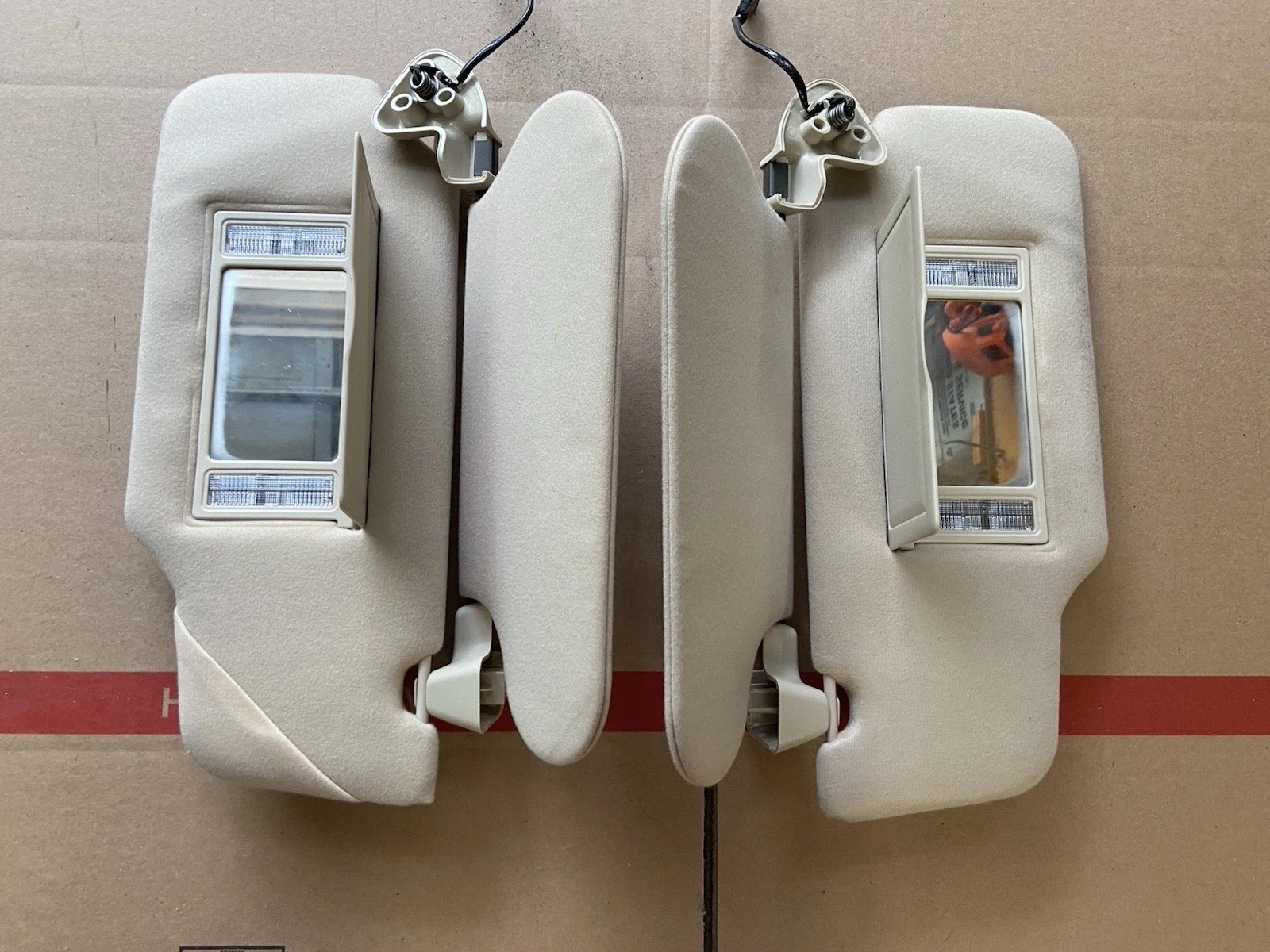 1998-2005 Mercury Grand Marquis RH+LH Sunvisor - Camel OEM 1998-2005 Mercury Grand Marquis RH+LH Sunvisor - Camel OEM