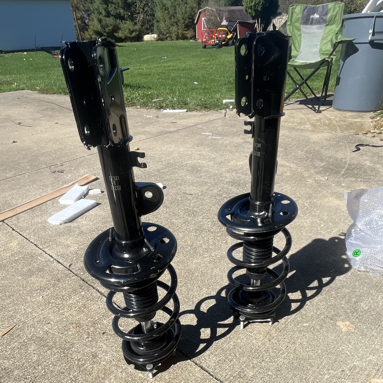 Front Strut Set Shock Absorbers Assembly