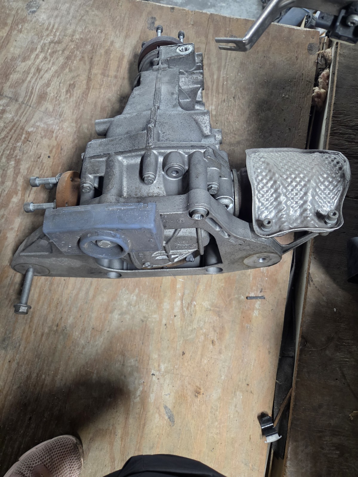 2013-17 AUDI Q5 QUATTRO 2.0L REAR AXLE DIFFERENTIAL CARRIER 4460310067C 2.85 OEM 2013-17 AUDI Q5 QUATTRO 2.0L REAR AXLE DIFFERENTIAL CARRIER 4460310067C 2.85 OEM