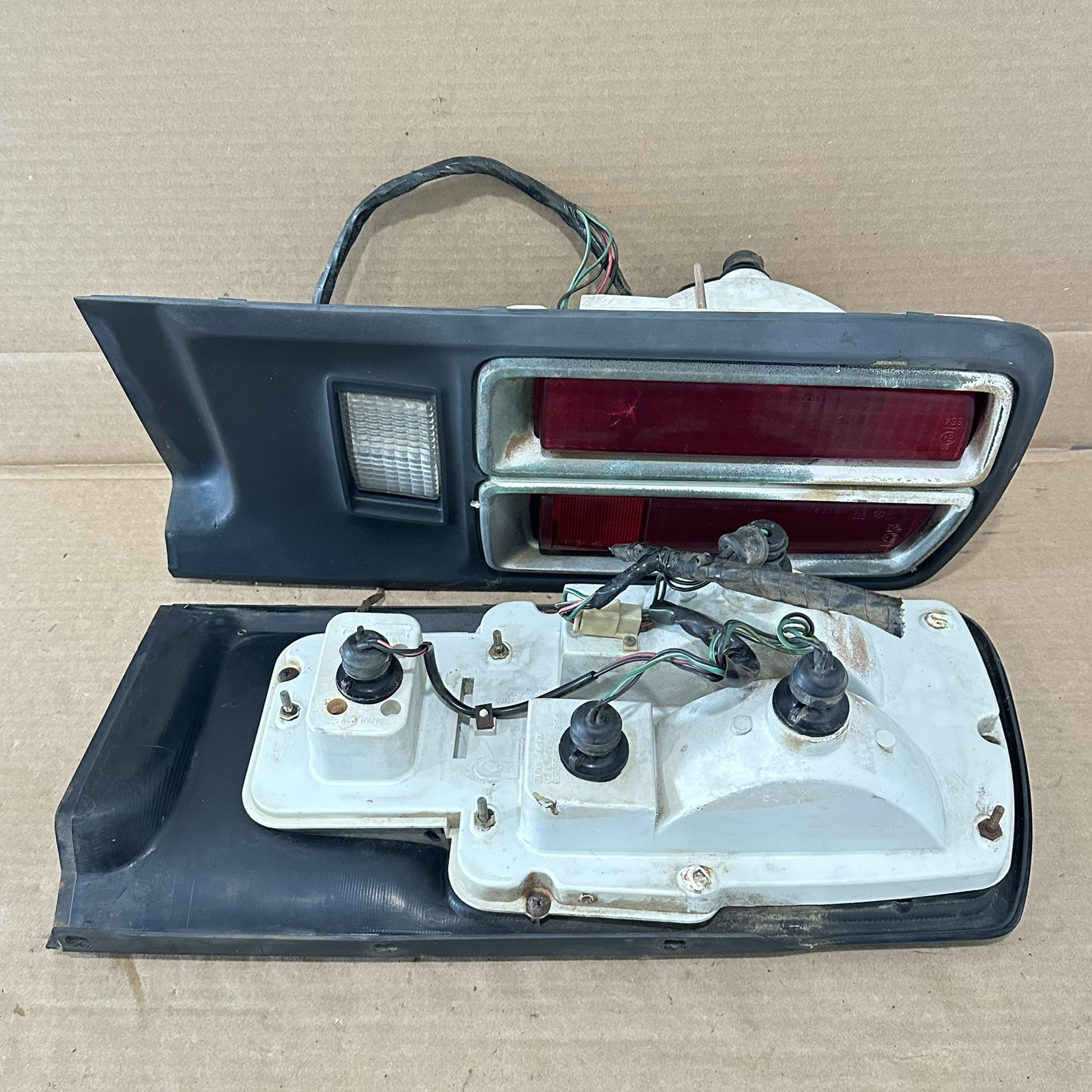1974-78 Datsun 260Z 280Z Left Driver & Right Passenger Rear Tail Light w harness