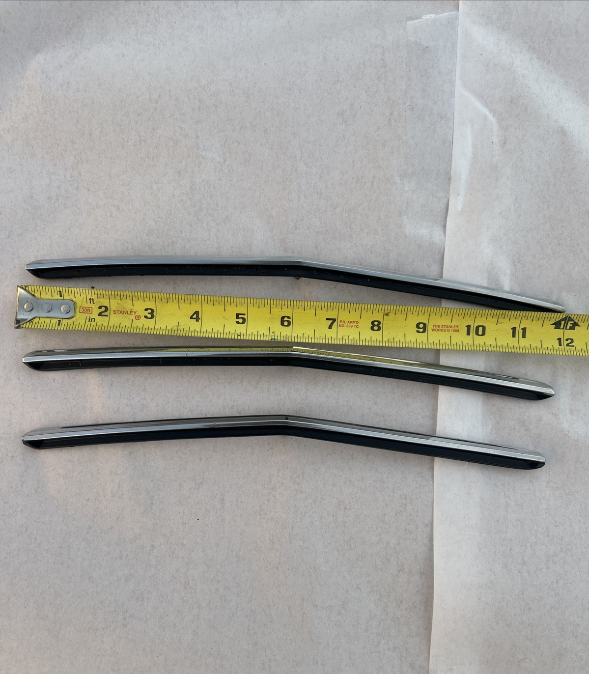 1966 PONTIAC 2 + 2 CATALINA QUARTER PANEL CHROME TRIM MOLDING Gills GM 7586815 1966 PONTIAC 2 + 2 CATALINA QUARTER PANEL CHROME TRIM MOLDING Gills GM 7586815