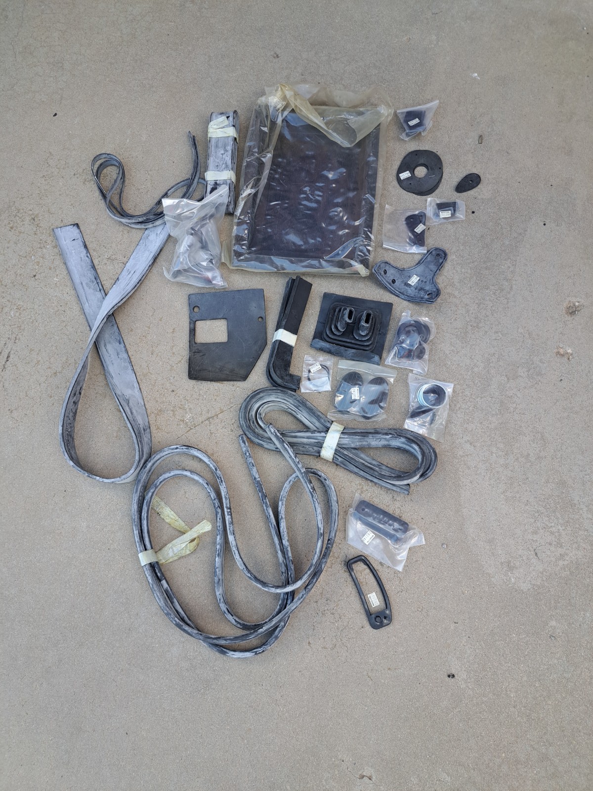 MG TF RUBBER LOT NOS FROM MOSS MOTORS MG TF RUBBER LOT NOS FROM MOSS MOTORS