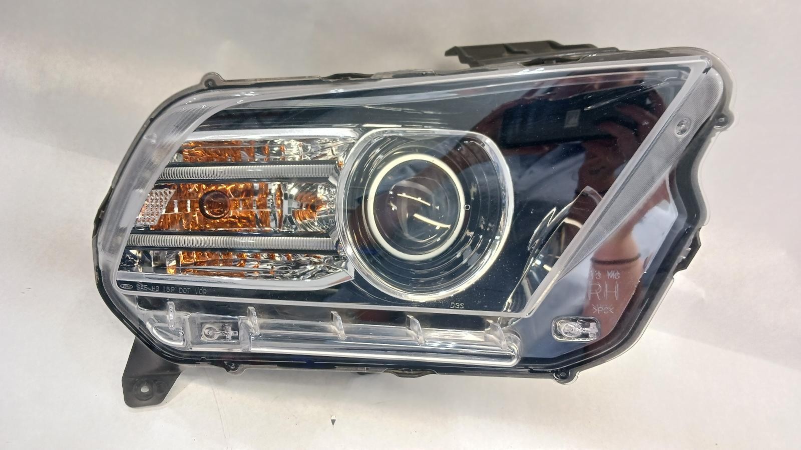 \'13-\'14 FORD MUSTANG Right passenger headlight HID OEM 6 Month Warranty
