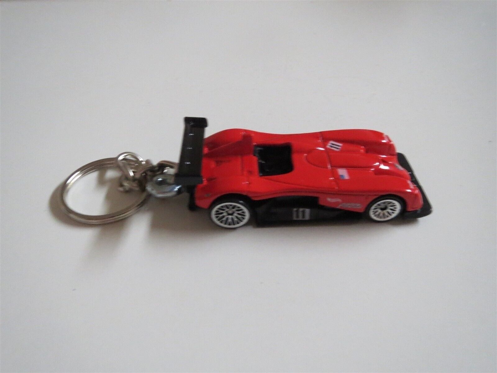 PANOZ LMP-1 ROADSTER S RACE CAR DIECAST MODEL TOY CAR KEYCHAIN KEYRING RED
