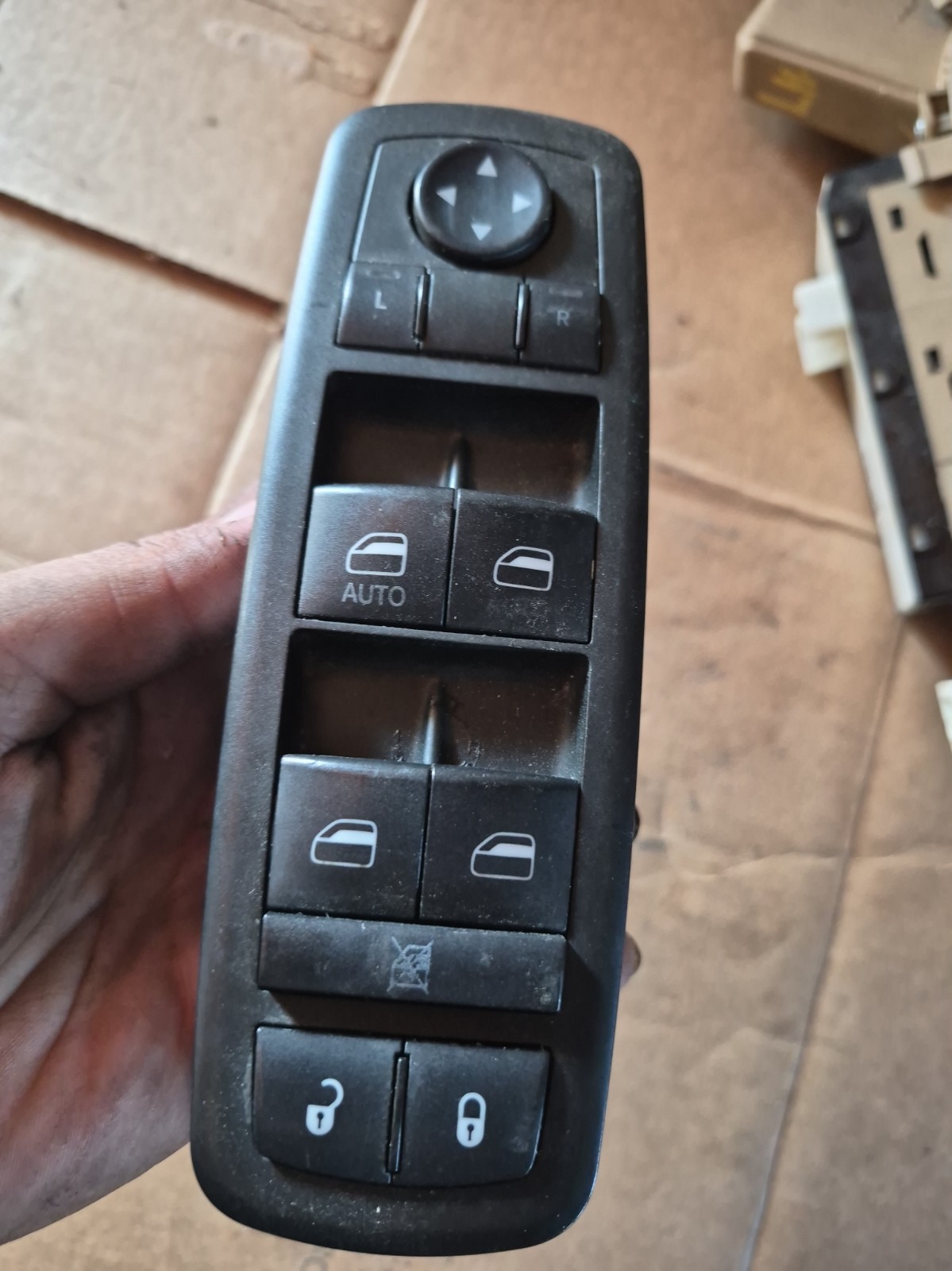 11 -14 DODGE 68086693AC DURANGO JEEP GND CHEROKEE MASTER POWER WINDOW SWITCH 11 -14 DODGE 68086693AC DURANGO JEEP GND CHEROKEE MASTER POWER WINDOW SWITCH