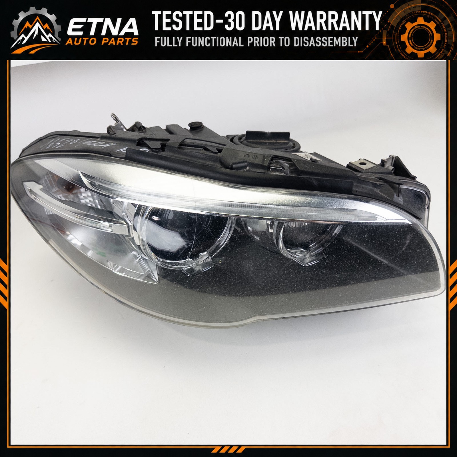 14-16 BMW 5 SERIES 528i F10 SEDAN RIGHT PASSENGER SIDE HEADLIGHT ASSEMBLY OEM 14-16 BMW 5 SERIES 528i F10 SEDAN RIGHT PASSENGER SIDE HEADLIGHT ASSEMBLY OEM