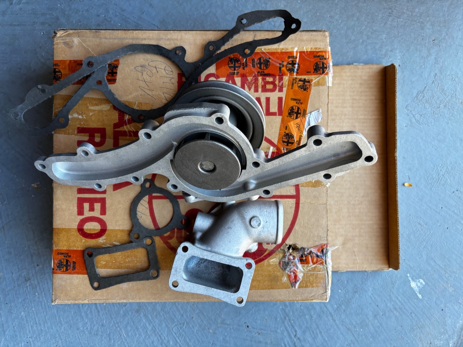 Alfa Romeo GTV6 Milano Water pump and gasket owm Alfa Romeo GTV6 Milano Water pump and gasket owm