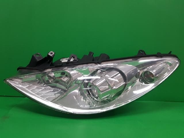 2007 Peugeot 307 Headlight Assembly Left Side OEM 9681863380 2007 Peugeot 307 Headlight Assembly Left Side OEM 9681863380