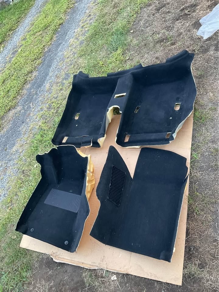 Mercedes C300 C350 C63 2007-2014 Black Carpet Model 204 clean Full Set OEM Mercedes C300 C350 C63 2007-2014 Black Carpet Model 204 clean Full Set OEM
