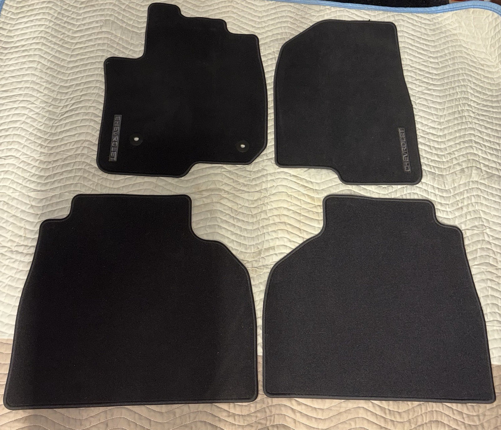 84392962 OEM GM Black Front Rear Carpet Floor Mat Set 2019-2023 Sierra Silverado 84392962 OEM GM Black Front Rear Carpet Floor Mat Set 2019-2023 Sierra Silverado