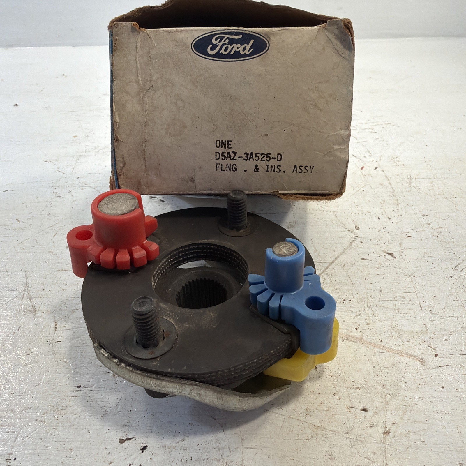 NOS Ford STEERING LINKAGE LINK SHAFT RAG JOINT MOUNT 1975-78 LTD Squire Marquis NOS Ford STEERING LINKAGE LINK SHAFT RAG JOINT MOUNT 1975-78 LTD Squire Marquis